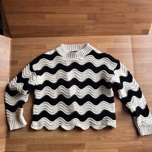 Freshman cropped white/black sweater size 8/10